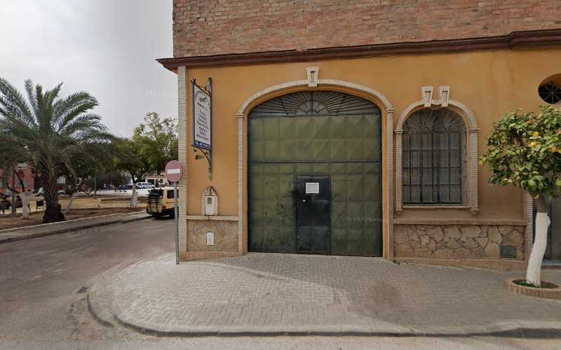 Fotografia tomada fuera de Carpintería y ebanistería pereira y Muñoz, S.L - Carpintero en Brenes, Sevilla