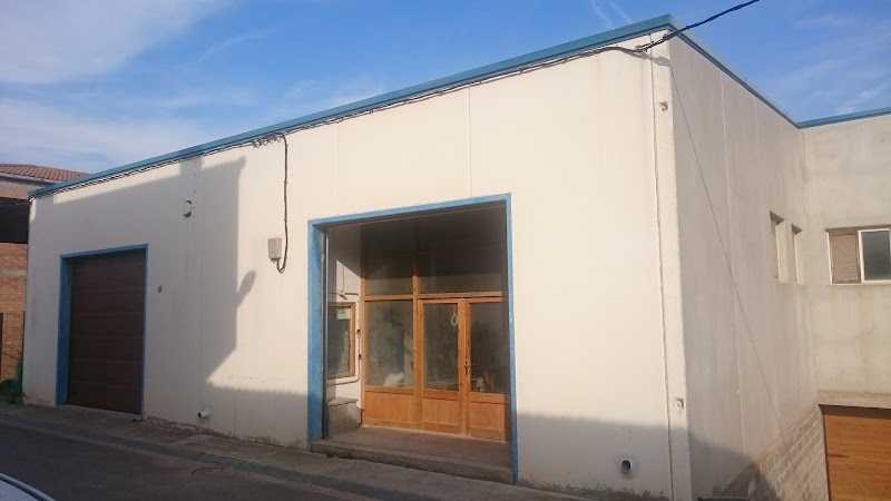 Fotografia tomada fuera de Fusteria Balleste - Carpintero en Granadella (La), Lérida