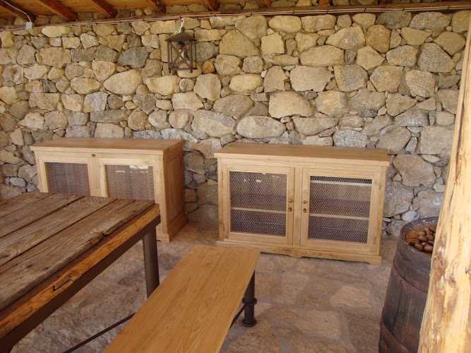 Fotografia tomada fuera de Carpinteria Hoyos del Pilon - Carpintero en San Esteban del Valle, Ávila