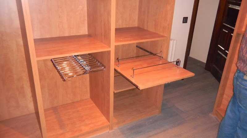 Fotografia tomada fuera de Carpintería ESVA S. L - Carpintería en Blanes, Girona