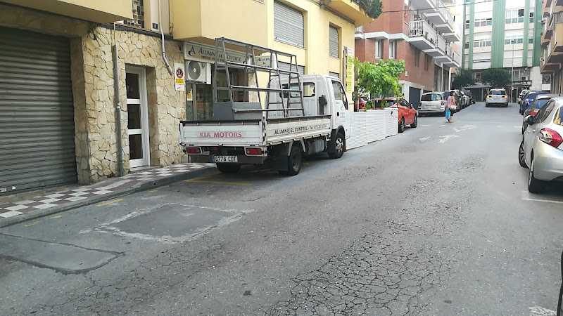 Fotografia tomada fuera de Aluminios El Control S.L.L. - Metal·listeria en Blanes, Girona