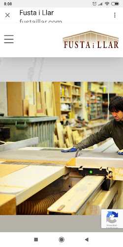 Fotografia tomada fuera de Fusta i llar (Madera y hogar) - Carpintería en L'Hospitalet de Llobregat, Barcelona