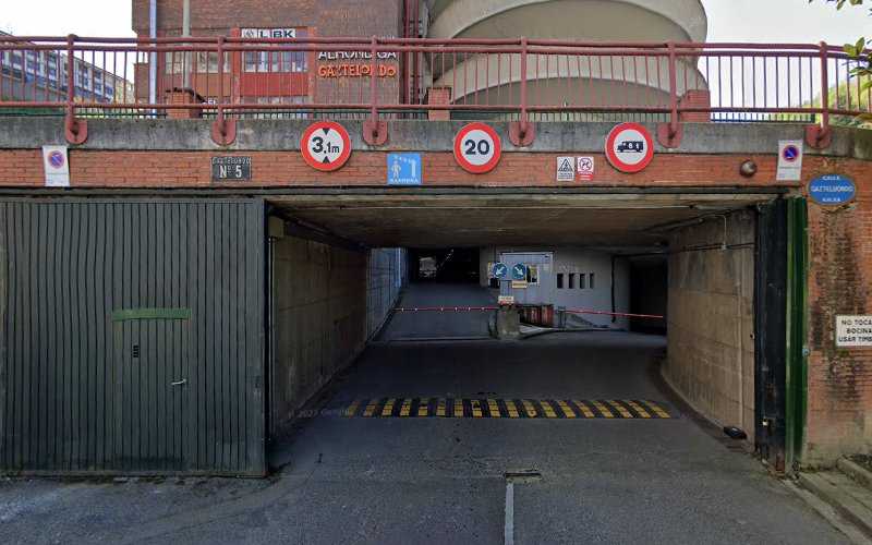 Fotografia tomada fuera de Karpi Bilbao S.L. - Carpintería en Bilbao, Vizcaya