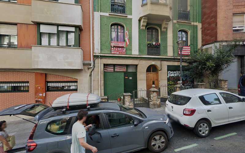 Fotografia tomada fuera de Carpintería Valentín Campillo - Tienda de armarios en Bilbao, Vizcaya