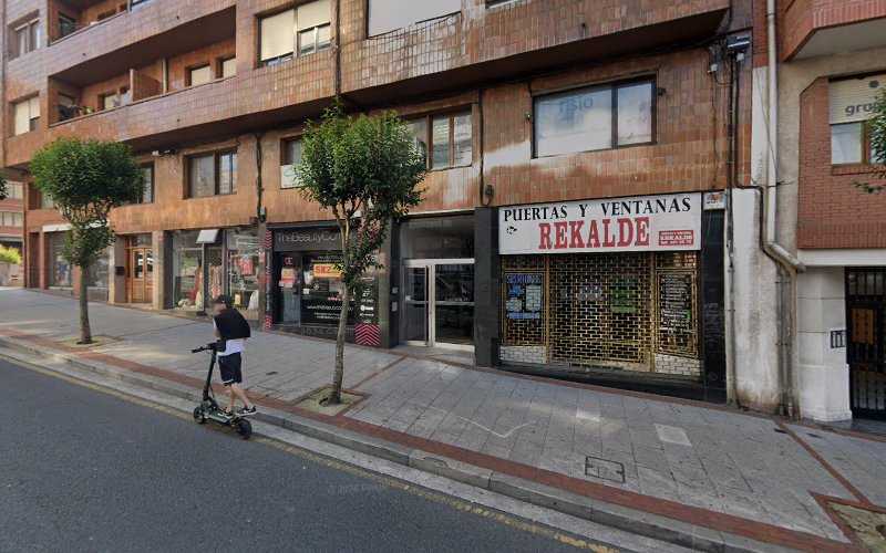 Fotografia tomada fuera de Puertas y ventanas Rekalde - Carpintería metálica y de aluminio en Bilbao, Vizcaya