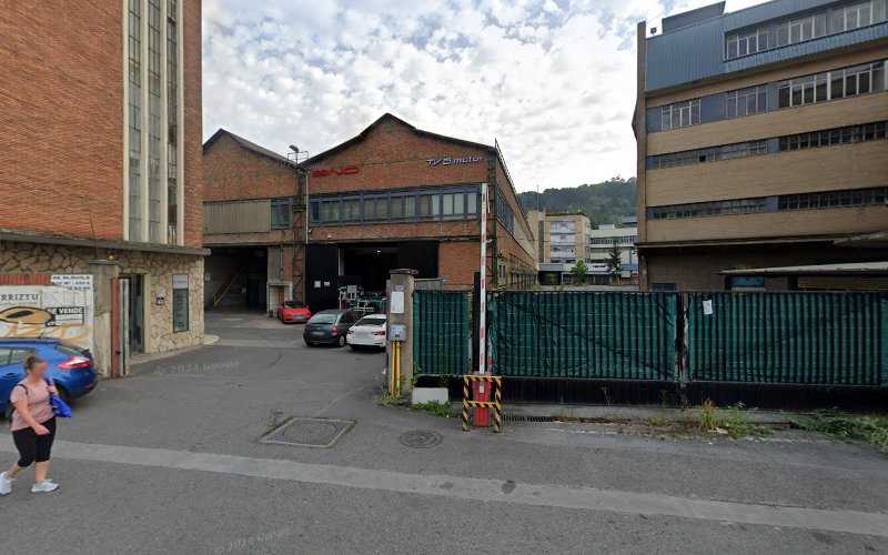 Fotografia tomada fuera de Maderas Vizcaya - Cocinas - Armarios - Muebles - Fábrica de muebles en Basauri, Vizcaya