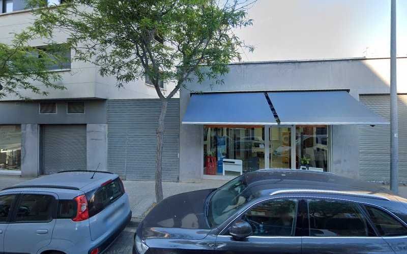 Fotografia tomada fuera de Aluminios Enova - Metal·listeria en Sant Feliu de Llobregat, Barcelona