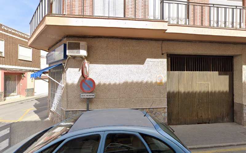 Fotografia tomada fuera de Carpintería y Muebles Naycor - Tienda de muebles en Beniel, Murcia