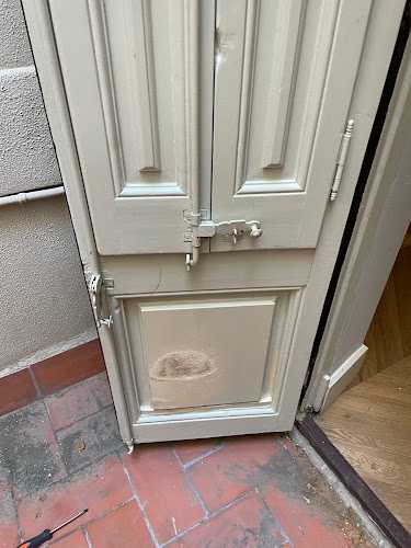 Fotografia tomada fuera de Arreglos carpintería - Carpintero en Barcelona, Barcelona