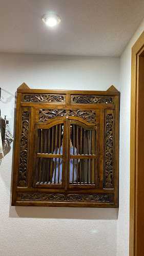 Fotografia tomada fuera de Asteroidea - Restauración y diseño de muebles - Tienda de muebles en Madrid, Madrid