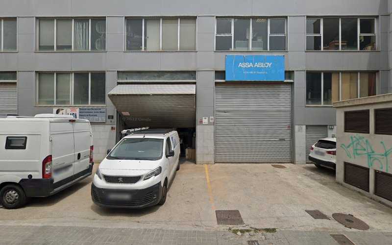 Fotografia tomada fuera de CARPINTERIA EN ALUMINIO Y HIERRO GALVEZ S.L. - Fábrica en Barcelona, Barcelona