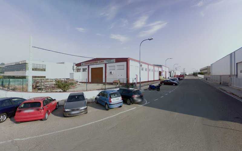 Fotografia tomada fuera de Carpinteria Lou - Fábrica de muebles en San Mateo de Gállego, Zaragoza