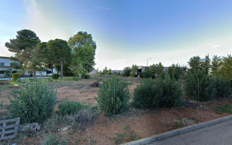 Fotografia tomada fuera de Artesanos Reunidos de la Madera C.B - Fábrica de muebles en Argamasilla de Calatrava, Ciudad Real