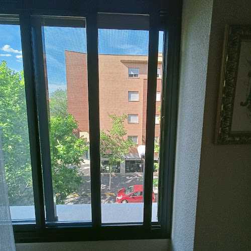 Fotografia tomada fuera de Inoxa Components 2017 SL - Ventana de aluminio en Ciudad Real, Ciudad Real