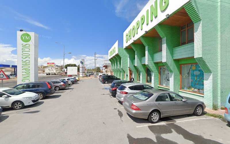 Fotografia tomada fuera de Maderas Calatrava - Establecimiento de venta de madera en Ciudad Real, Ciudad Real