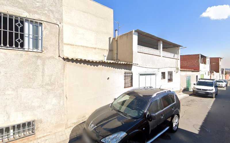 Fotografia tomada fuera de P y V Carpinteros Ebanistas - Tienda de muebles en Puertollano, Ciudad Real