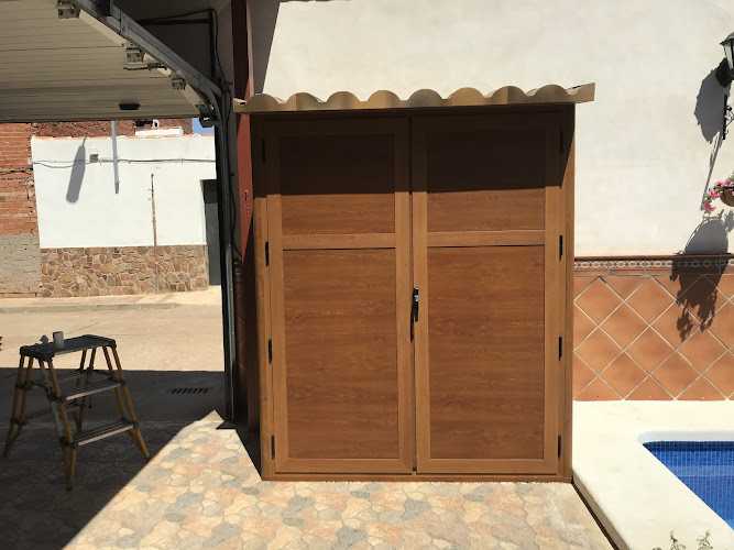 Fotografia tomada fuera de Talleres Inovic - Taller de instalación de puertas y ventanas en Argamasilla de Calatrava, Ciudad Real