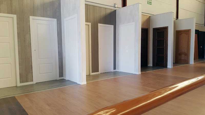 Fotografia tomada fuera de Bricomadera Linares - Tienda de bricolaje en Linares, Jaén, Jaén