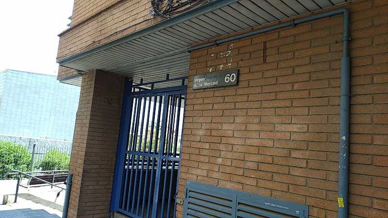 Fotografia tomada fuera de Carpinterías Lezana - Fuster en Esplugues de Llobregat, Barcelona