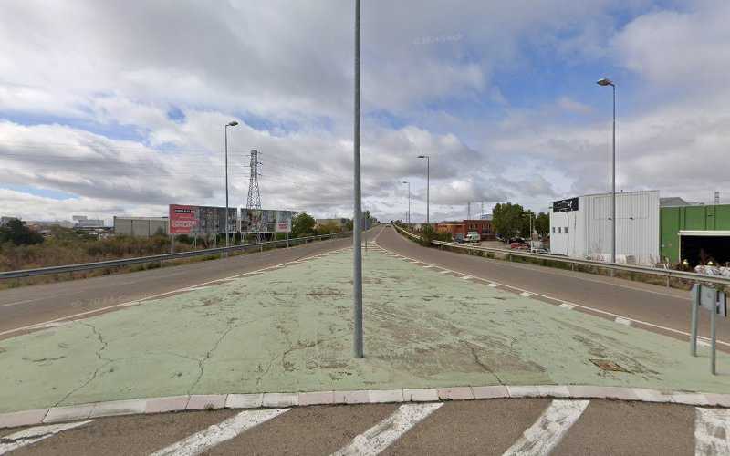 Fotografia tomada fuera de Puertas Yonu S.L. - Carpintería metálica y de aluminio en Santovenia de Pisuerga, Valladolid
