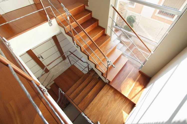 Fotografia tomada fuera de Mudeyba - Fábrica de muebles en El Puig de Santa Maria, Valencia