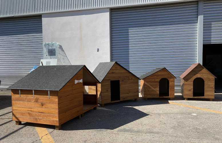 Fotografia tomada fuera de Maderas Mieres - Tienda de productos para mascotas en El Puig de Santa Maria, Valencia