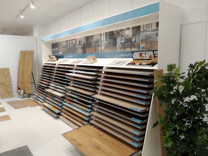 Fotografia tomada fuera de Maderas Portu - Establecimiento de venta de madera en Donostia-San Sebastian, Guipúzcoa