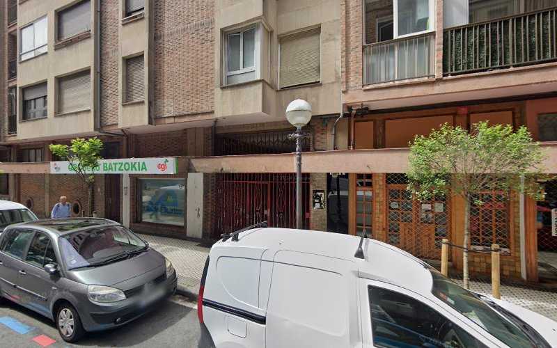 Fotografia tomada fuera de Talleres Kimbel - Proveedor de puertas en Donostia-San Sebastian, Guipúzcoa