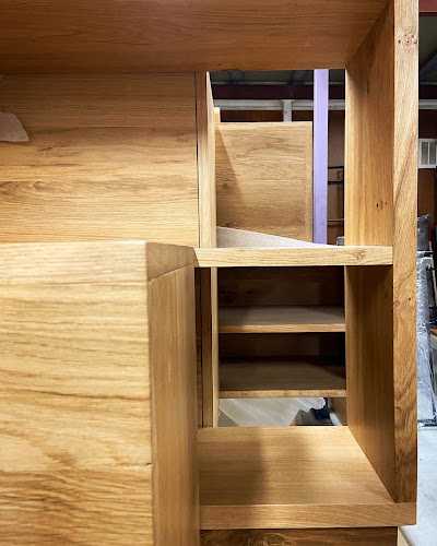 Fotografia tomada fuera de Bois et Fer | Sólo madera y hierro - Mayorista de muebles en Donostia-San Sebastian, Guipúzcoa