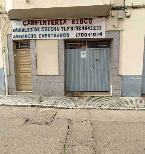 Fotografia tomada fuera de Carpintería Risco - Tienda de suministros para trabajar la madera en Villanueva de la Serena, Badajoz