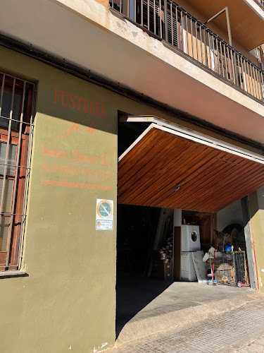 Fotografia tomada fuera de Fusteria Ibáñez Tamarit - Carpintería en La Pobla de Vallbona, Valencia