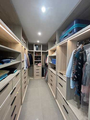 Fotografia tomada fuera de TFM INTEGRAL DE MADERA - Carpintería en Manises, Valencia