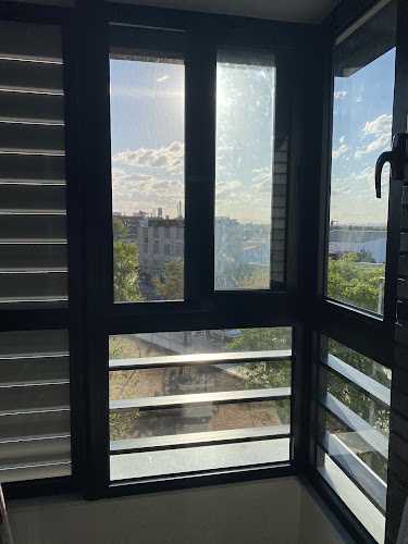 Fotografia tomada fuera de Basilio Cano Carpinteria Metalica - Carpintería metálica y de aluminio en Manises, Valencia