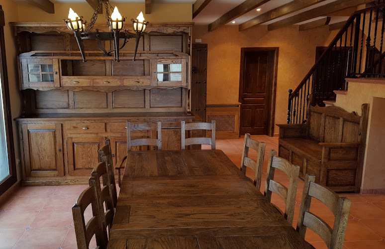 Fotografia tomada fuera de Alfastylo Muebles de roble - Carpintería en Alfaro, La Rioja