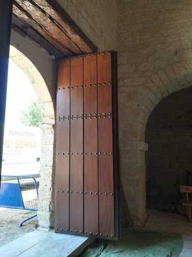 Fotografia tomada fuera de Carpintería Miguel García Serna - Carpintero en Tiedra, Valladolid