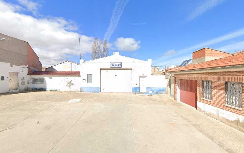 Fotografia tomada fuera de Carpintería Rodríguez - Carpintería en Nava del Rey, Valladolid