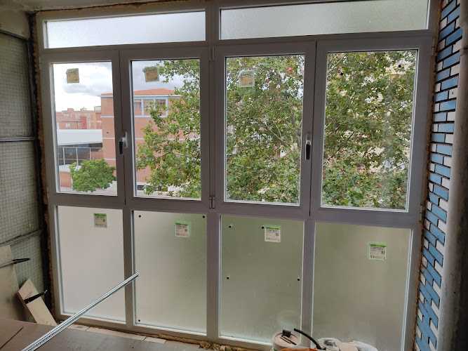 Fotografia tomada fuera de Aluminios Félix Lázaro - Carpintería metálica y de aluminio en Valladolid, Valladolid