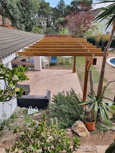 Fotografia tomada fuera de Construcciones En Madera y Decoración Muñoz S.L. - Carpintería en Castelldefels, Barcelona