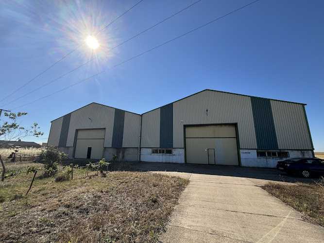 Fotografia tomada fuera de MUEBLES LOS ALCORES 2013 - Carpintería metálica y de aluminio en Villalba de los Alcores, Valladolid