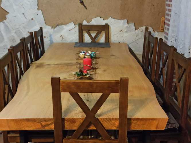 Fotografia tomada fuera de La Vieja Ebanistería - Carpintería en Medina de Rioseco, Valladolid