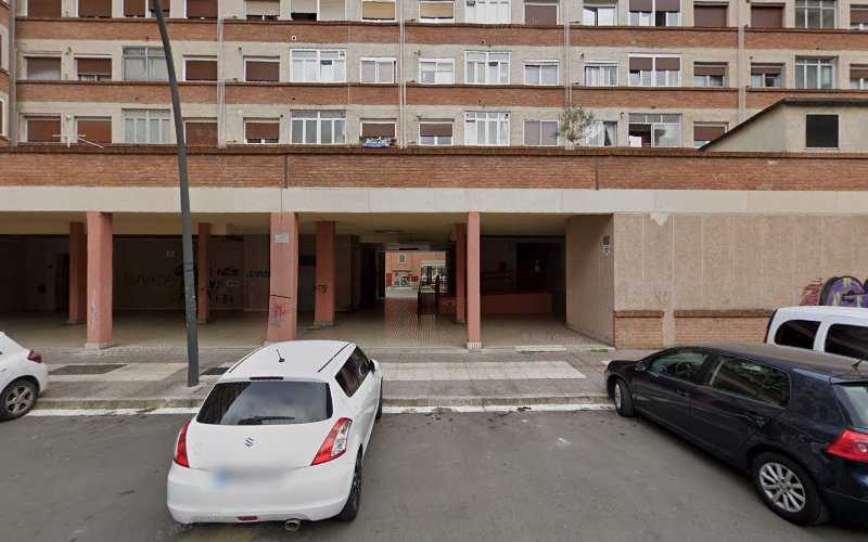 Fotografia tomada fuera de J M - Carpintería metálica y de aluminio en Vitoria-Gasteiz, Álava