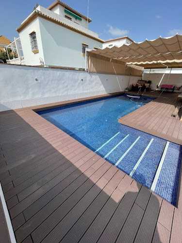 Fotografia tomada fuera de Tarimas Onuba Decoracion , C.B - Carpintero en Palos de la Frontera, Huelva