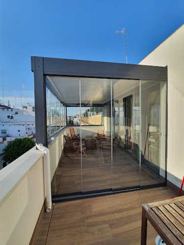 Fotografia tomada fuera de Carpinteria metatalica E.Gomez - Tienda de artículos para el hogar en Huelva, Huelva