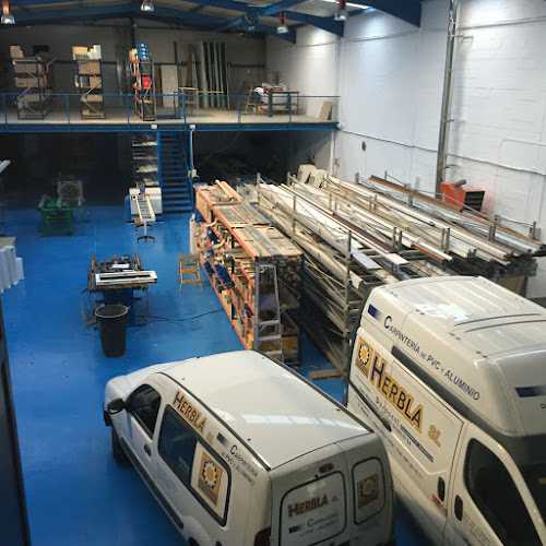 Fotografia tomada fuera de CARPINTERÍA DE PVC Y ALUMINIO HERBLA, SL - Carpintería metálica y de aluminio en Burgos, Burgos