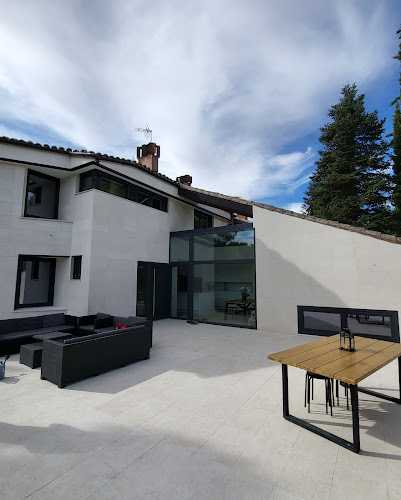 Fotografia tomada fuera de Anerual Fábrica de ventanas de aluminio y PVC - Ventana de aluminio en Alcorcón, Madrid