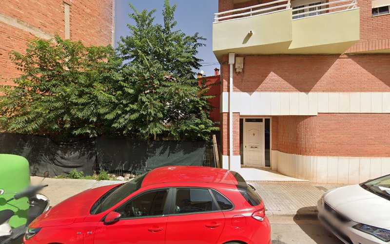 Fotografia tomada fuera de Carpintería De Aluminio A T H - Carpintería metálica y de aluminio en Teruel, Teruel