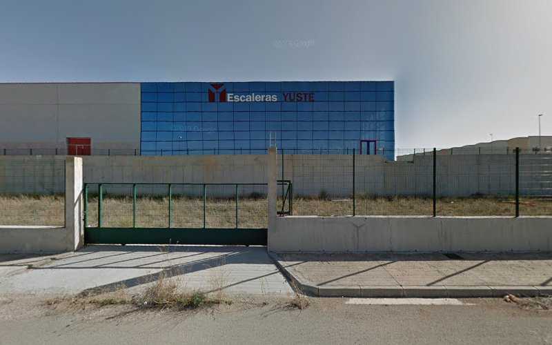 Fotografia tomada fuera de Escaleras Yuste S.L. - Carpintería metálica y de aluminio en Monreal del Campo, Teruel
