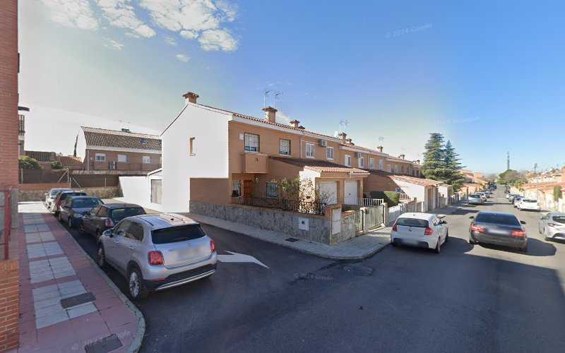 Fotografia tomada fuera de Maderas Revuelta - Tienda de armarios en Olías del Rey, Toledo