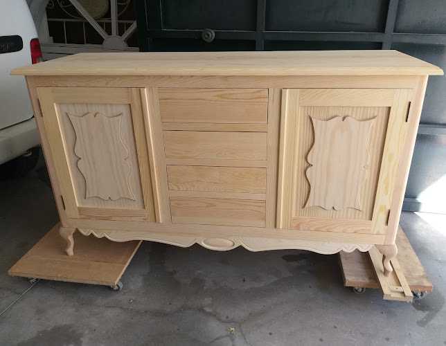 Fotografia tomada fuera de Eloy Carrasco Carpinteria Creativa Hecho a mano - Carpintería en Lora del Río, Sevilla