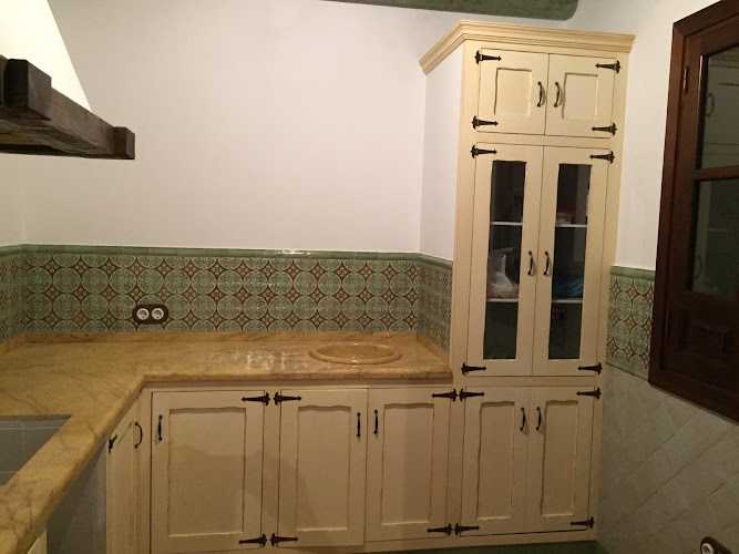 Fotografia tomada fuera de CARPINTERIA HERMANOS PUERTO - Carpintero en Carmona, Sevilla